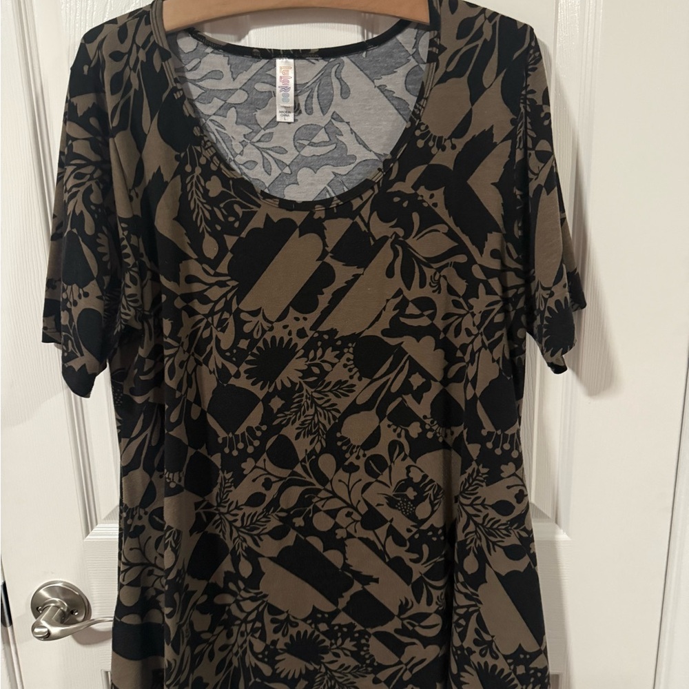 Floral Patterned Black and Green Women's Top
